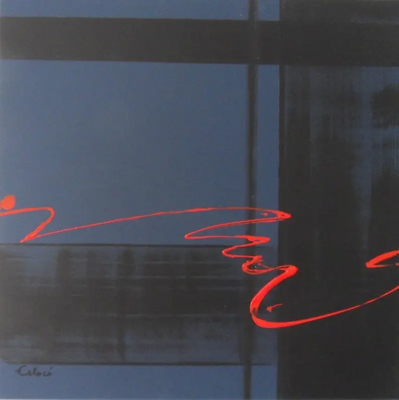 Carré Trame n° 1 — Une fine ligne rouge sinueuse traverse des bandes noires brossées sur un fond bleu ardoise.