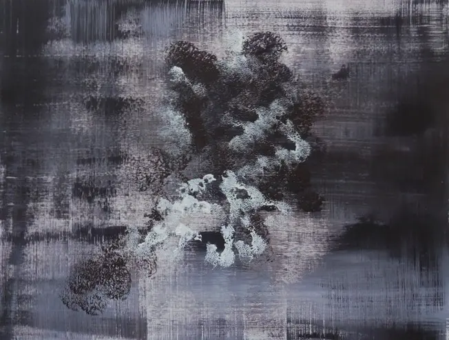 Essai n° 2 — Une masse grenue noire et blanche, comme une éponge, sur des balayages horizontaux gris et noirs.